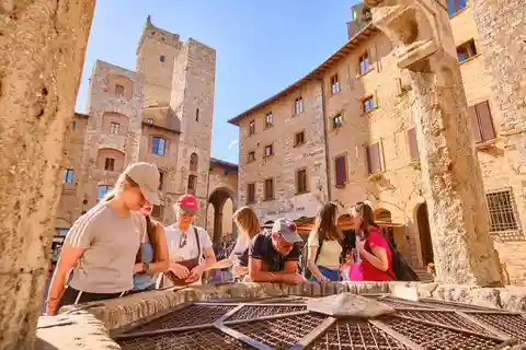 Small Group Tour to Siena & San Gimignano with Chianti Wine