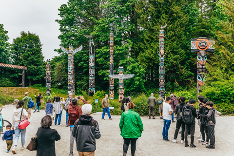 Sightseeing i Vancouver och Capilano Suspension Bridge: HalvdagJulrundtur: Ljusen i Capilano Canyon