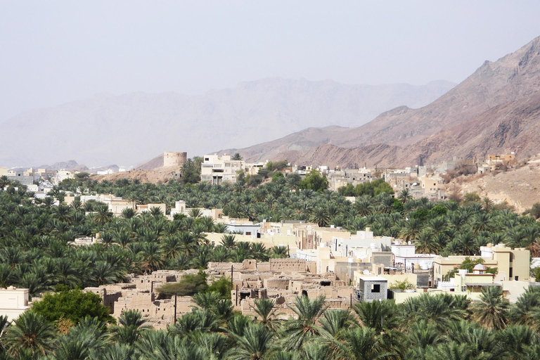 całodniowa wycieczka do suku Birkat Almouz i Nizwa oraz do fortu i Falaj Daris.(CODZIENNIE) całodniowa wycieczka do suku i zamku Nizwa w Falaj Daris