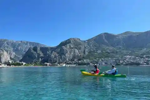 Passeio de caiaque no rio Omiš e mergulho com snorkel no mar - De Split/Omiš