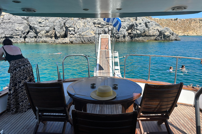 Kolympia : croisière d&#039;une journée en yacht avec transfert, repas et boissons