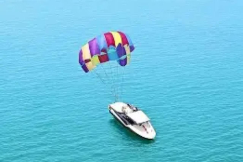 Muscat: Parasailing Adventure over the Sea of Oman Muscat: Parasailing Adventure From Marina Bandar Al Rowdha