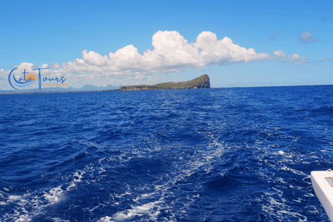 Mauritius: Flat Island Catamaran & Exclusive Beach BBQ