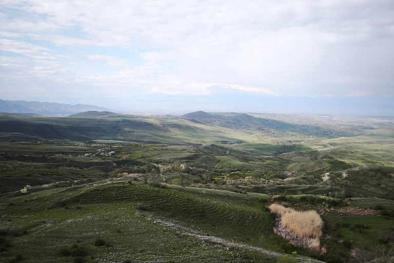 Tbilisi: Private Ride to Yerevan with Wine Tasting