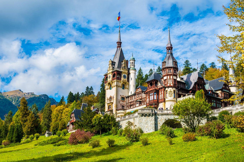 Bucharest: Dracula’s Castle and Peles Castle Day Trip Tour in Italian