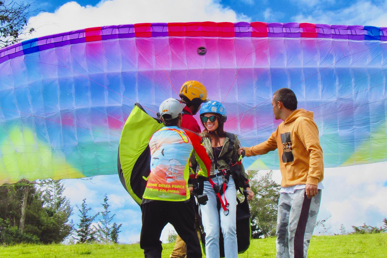 Gleitschirmfliegen in Medellín: Kostenloser GoPro-Service.