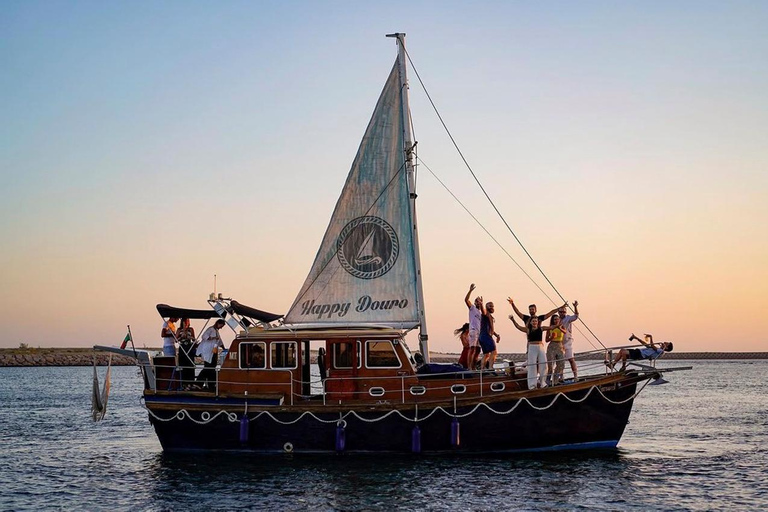 Porto: 6 Bridges of Douro Classic boat tour Porto : Classic boat Cruise on the Douro River