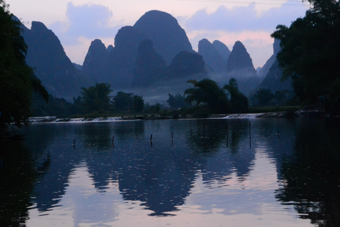 Guilin: Li River Cruise and Xianggong Hill Tour