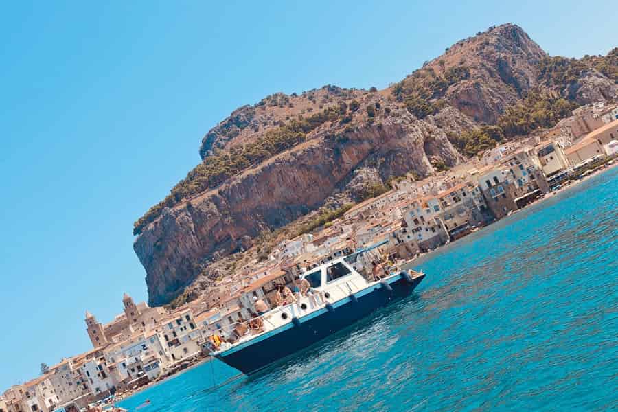 Bootsausflüge Cefalù - 3-stündiges Küstenerlebnis. Foto: GetYourGuide Bootsausflüge Cefalù - 3-stündiges Küstenerlebnis. Foto: GetYourGuide