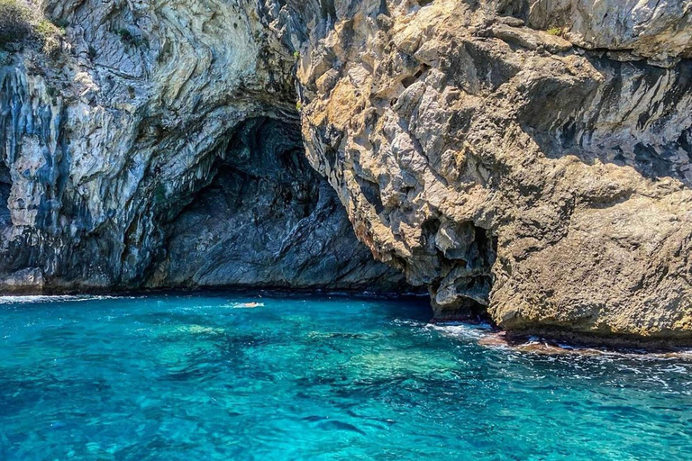 Can Picafort: 2h Private Boat Tour with Swim-Snorkel & Caves Can Picafort: Private Boat Tour 2 h - Höhlen/ Beach