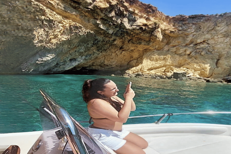 Comino&#039;s Best in a Flash: Caves, Coves &amp; Beaches Bootstour