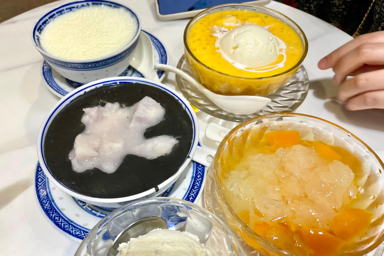 Guangzhou Night: CBD Riverwalk, Hidden Alleys & Food Tasting Spanish/ French/ Italian/ Japanese/ Korean/ Russian Guide