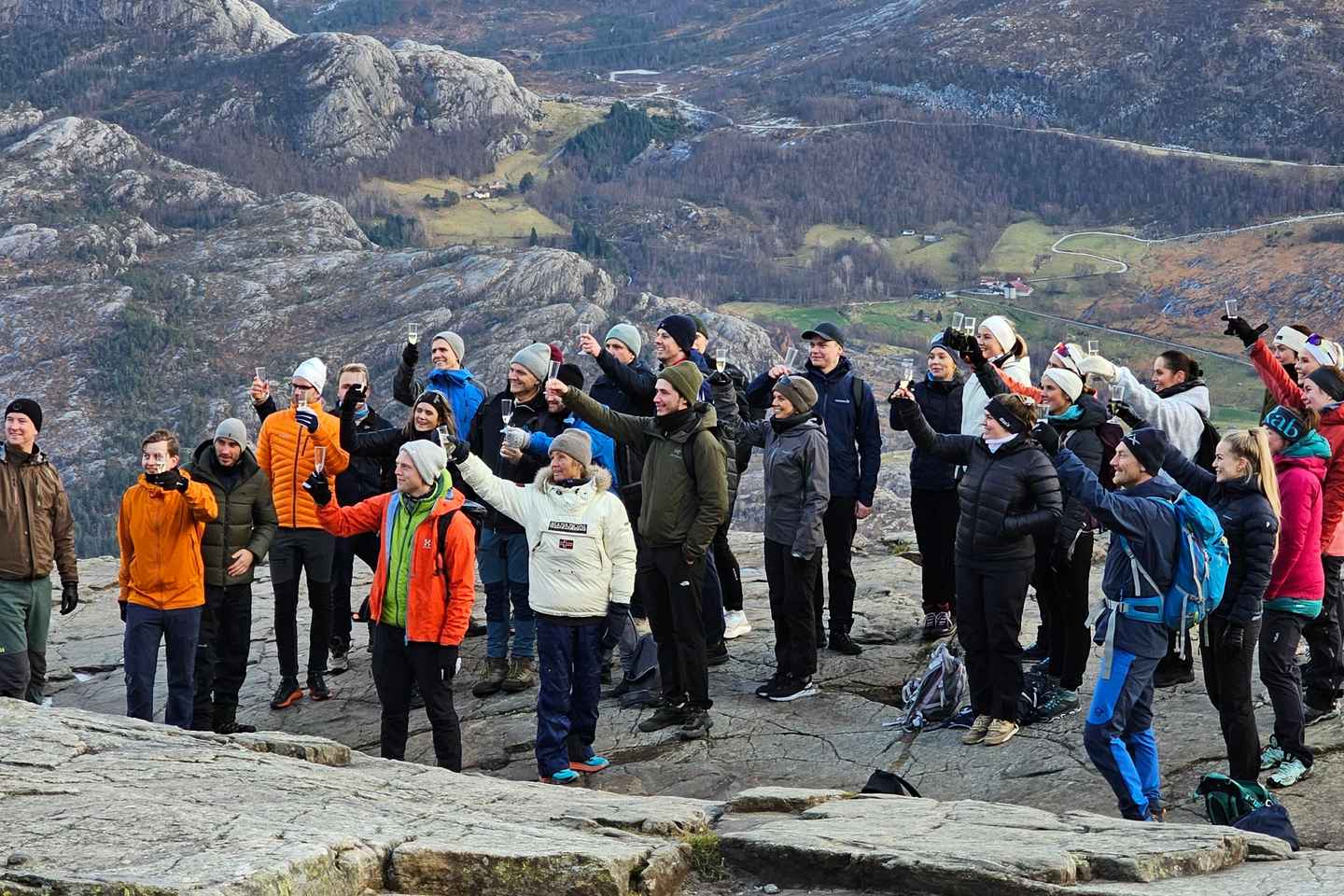 探索斯塔万格：徒步世界闻名的布道石

- 畅游斯塔万格，徒步登顶布道石
- 斯塔万格徒步游：征服布道石的绝美风光
- 徒步旅行：斯塔万格的布道石等你来征服
- 斯塔万格探险之旅：徒步布道石的壮丽景观
- 布道石徒步指南：斯塔万格的必游之地
- 斯塔万格旅游推荐：亲身体验布道石的奇迹

这些标题使用了常见的旅游关键词，如“徒步”、“布道石”、“斯塔万格”等，旨在吸引想要体验自然风光和户外活动的旅行者。