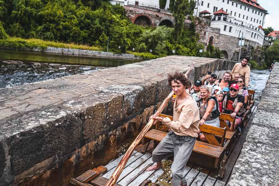 Český Krumlov: Historische Rafting-Tour auf der Moldau. Foto: GetYourGuide Český Krumlov: Historische Rafting-Tour auf der Moldau. Foto: GetYourGuide