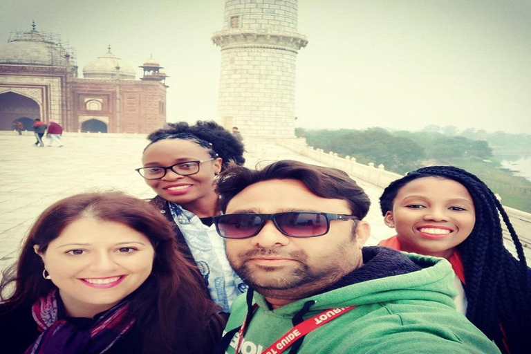 Desde Delhi : Excursión guiada de un día al Taj Mahal y al Fuerte de AgraExcursión sólo con coche y guía