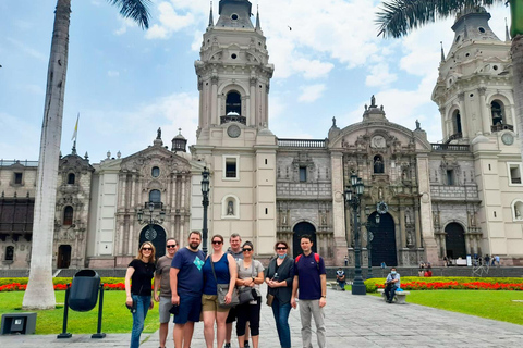 Lima: tour de la ciudad, cena y visita al Circuito del Agua de MaigcLima: tour de la ciudad + Circuito de Aguas del Maigc