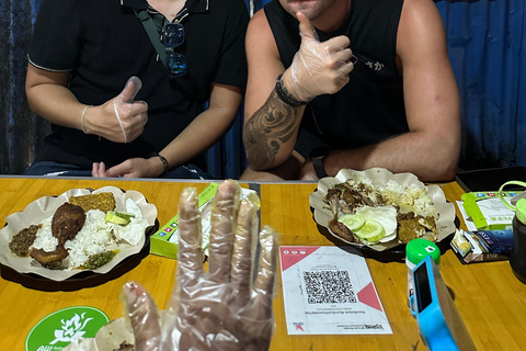 Jakarta: avondwandeltour met snacks en dinerJakarta: nachtelijke wandeltour met snacks en diner