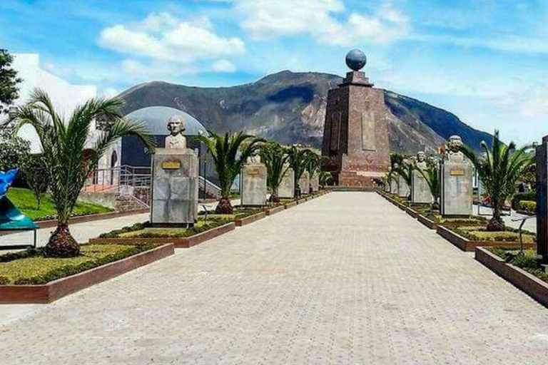 Quito: Tour Mitad del Mundo y Volcán