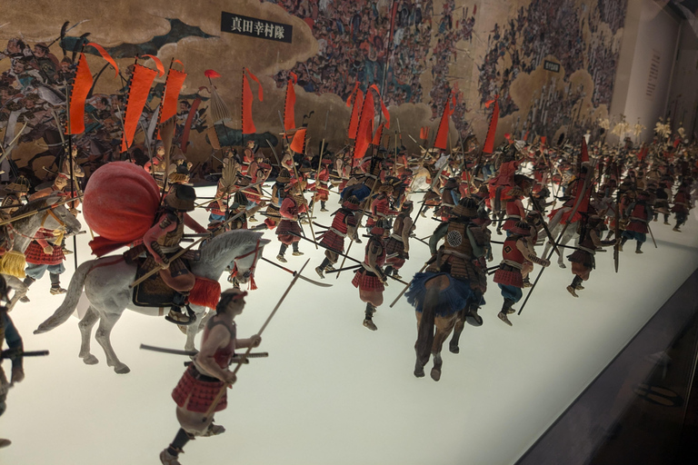 Osaka: Osaka Castle Guided Tour with Local Guide