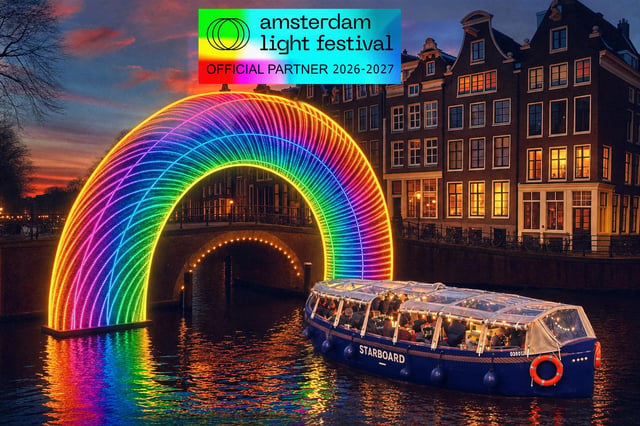 Amsterdam: Light Festival Boat with Unlimited Drinks &amp; Snack
