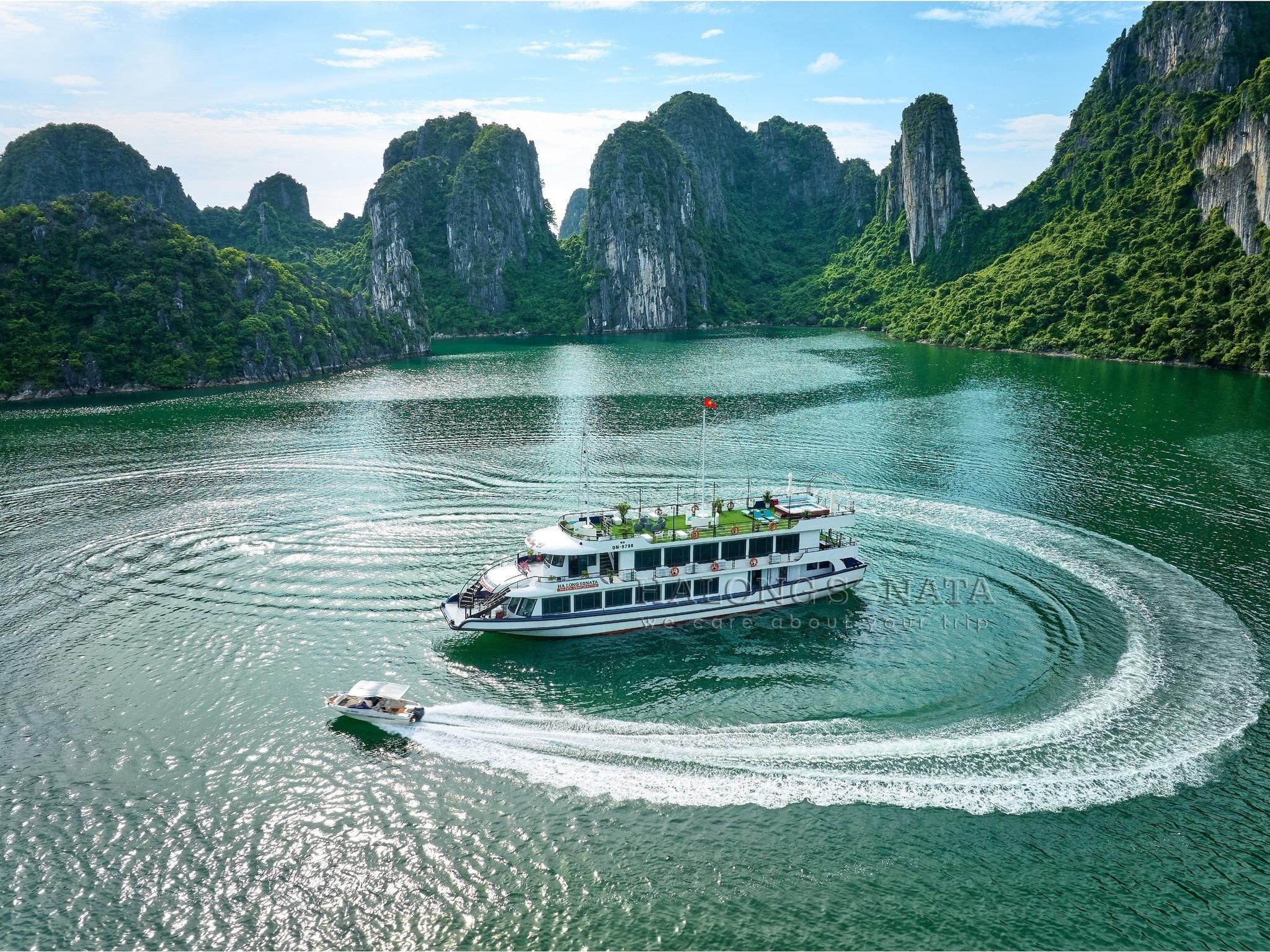 Hanoi: Halong-Bucht-Tagestour – Kajakfahren, Höhle & Titop-Insel