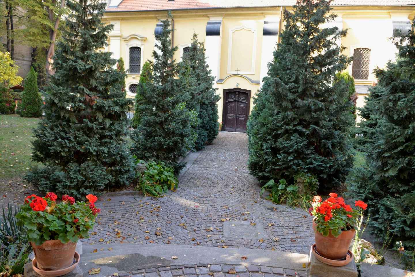 Budapest: 2.5-hour Hidden Sights Private Bike Tour