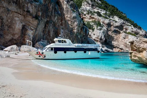 Cala Gonone: esclusiva crociera anticipata intorno alla costa