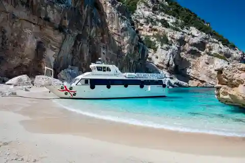 Cala Gonone: esclusiva crociera anticipata intorno alla costa