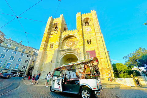 Lisbona: tour storico della città vecchia in Tuk Tuk.Giro guidato in tuk tuk di un'ora