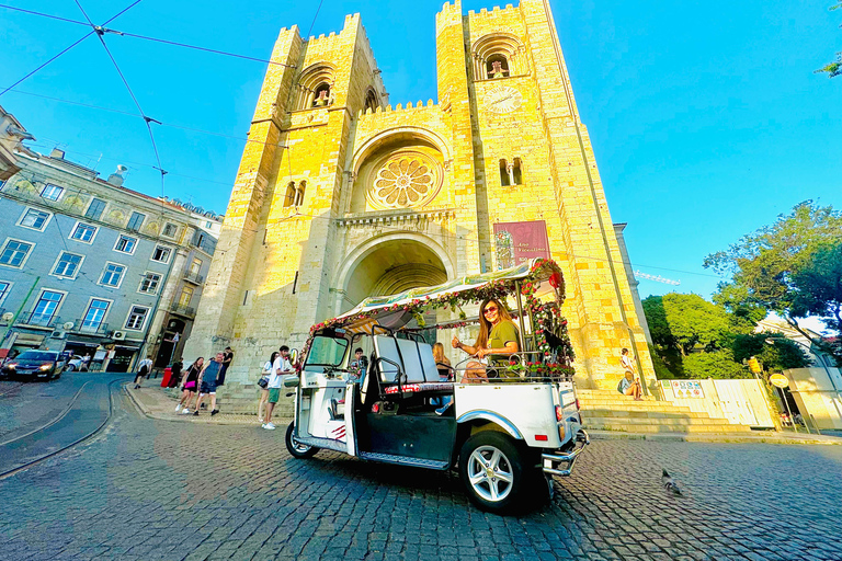 Lisbona: tour storico della città vecchia in Tuk Tuk.Giro guidato in tuk tuk di un'ora
