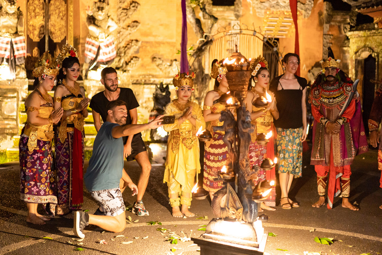 Bali : Ubud Kecak et spectacle de danse du feu BilletsDanse du feu Kecak (samedi) au temple Desa lan Puseh