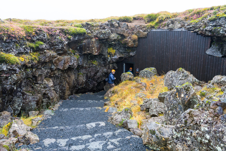 Islandia: Przygoda dla małych grup w jaskini lawowejWycieczka z odbiorem z Reykjaviku