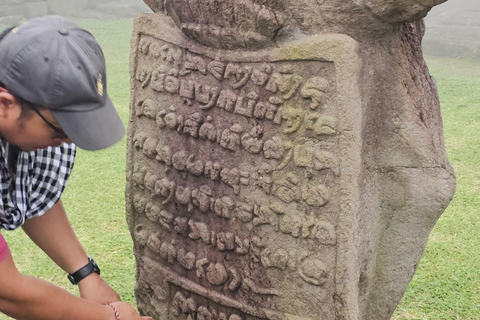 Yogyakarta: escursione al tempio di Sukuh e Cetho e al lago SaranganYogyakarta: escursione di un giorno ai templi di Sukuh e Cetho e al lago Sarangan