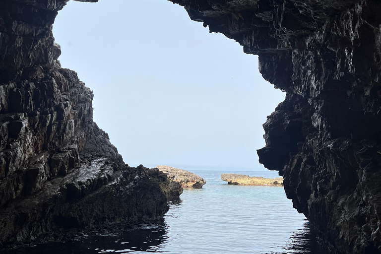 Paraíso Azul: recorrido en barco por la cueva Azul y la bahía de Kotor