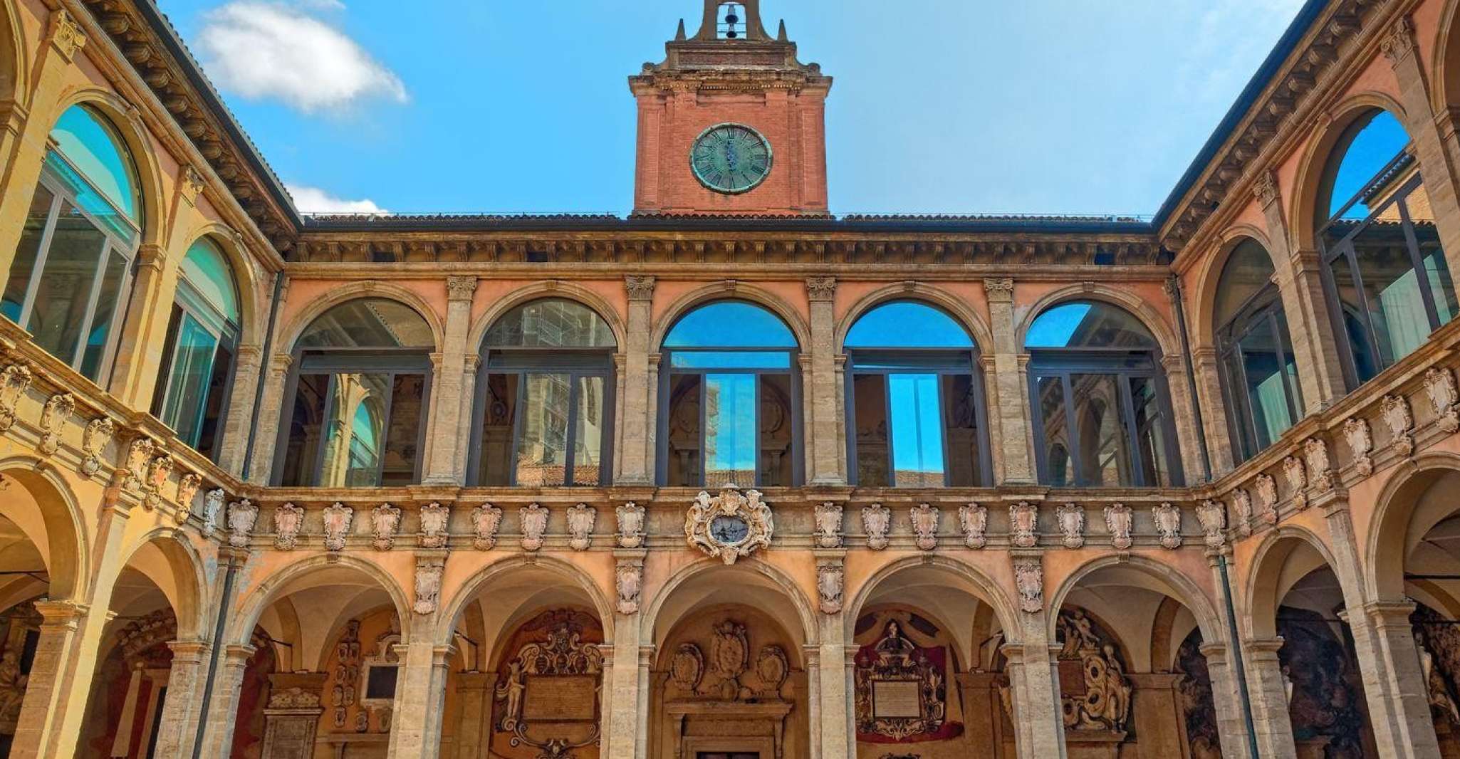Bologna, Walking In-App Audio Tour on Your Phone (ENG) - Housity