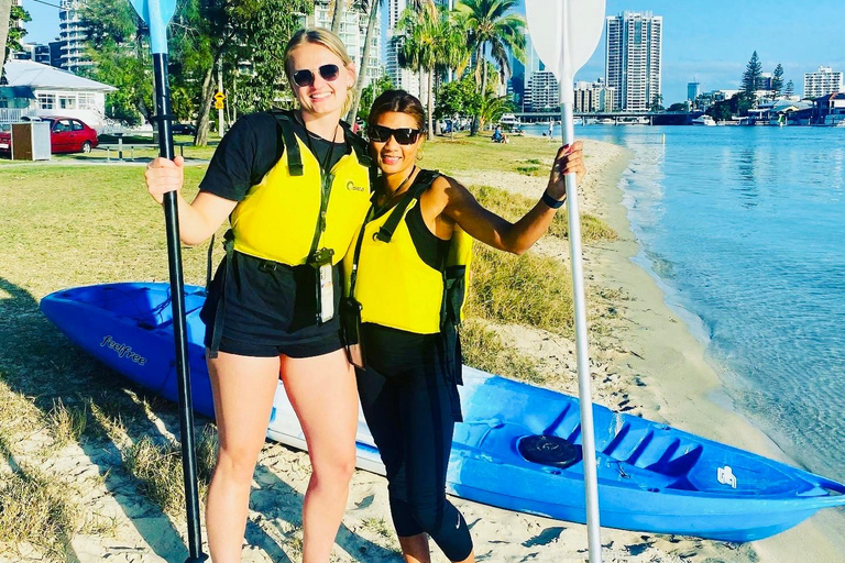 Costa Dorada: Excursión en kayak al atardecer a la Isla Macintosh