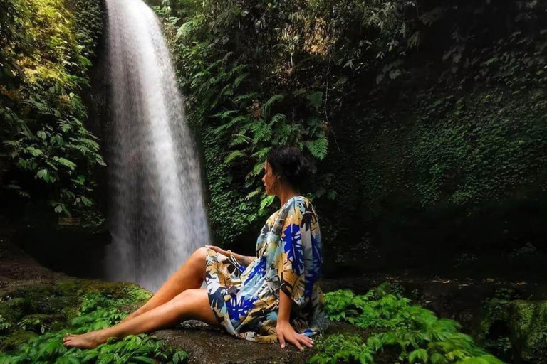 Bali: tour all'alba sul Monte Batur in jeep e alla cascata di Taman SariSolo tour in jeep condivisa (trasferimento)