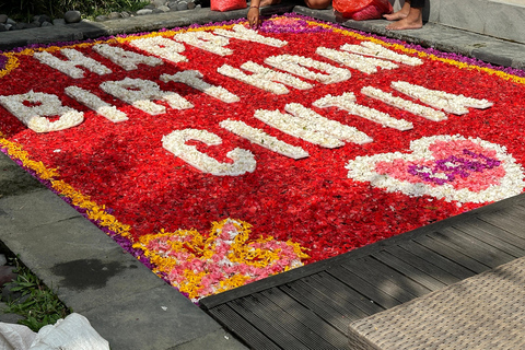 Pool Flower Decorations Bali: Birthday-Honeymoon-AnniversaryPool Flower Decoration Bali: Up to 27sqm pool