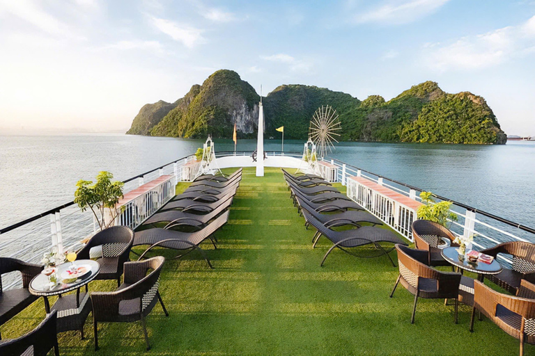 Hanói: Cruzeiro de 5 estrelas na Baía de Halong com almoço, jacuzzi e festa