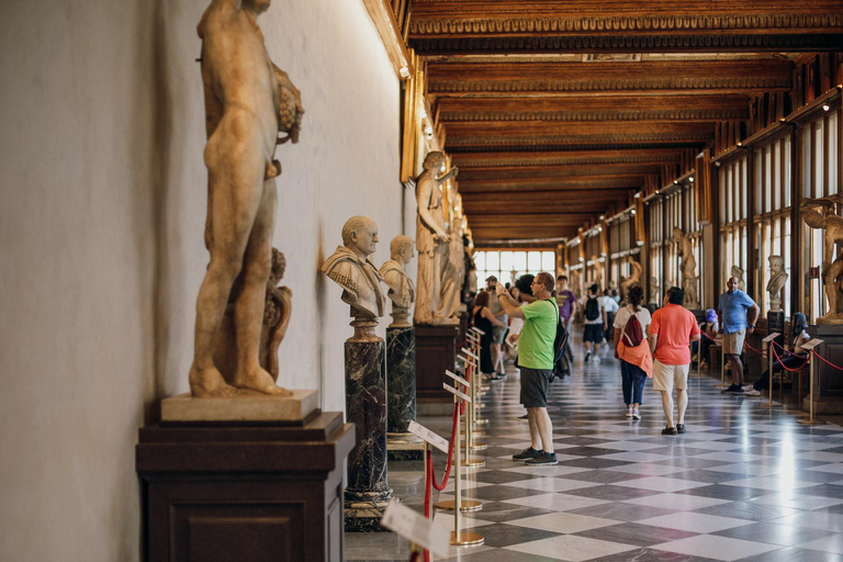 Tour della Galleria degli Uffizi e del Corridoio Vasariano senza fare la filaTour della Galleria degli Uffizi e del Corridoio Vasariano senza fare fila
