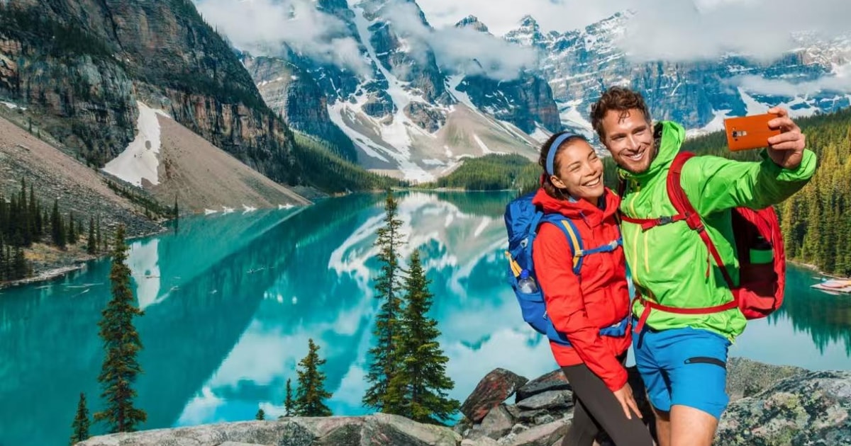 バンフ/カルガリー：レイク・ルイーズ、モレーン湖、エメラルド湖