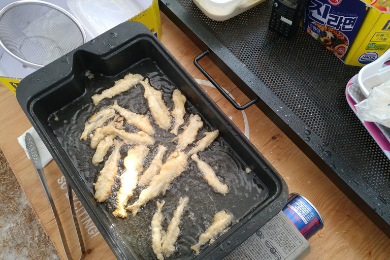 Desde Seúl: pesca en el hielo y cocina tradicional en ChuncheonDesde Seúl: pesca en hielo y cocina tradicional en Chuncheon