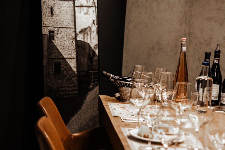 Brașov: esperienza di degustazione di vini e formaggi rumeni