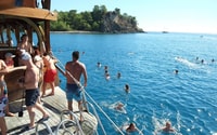 Alanya Catamaran Voyage en bateau avec bain de soleil, natation - Hizvo