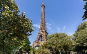 Paris: Eiffel Tower Direct Access Guided Tour by Elevator