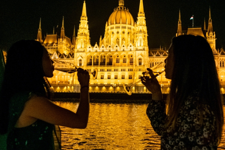 Budapest: cena y crucero por el Danubio con música en vivoCena de 3 platos