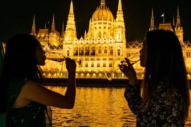 Budapest: Candlelit Dinner River Cruise with Live Music