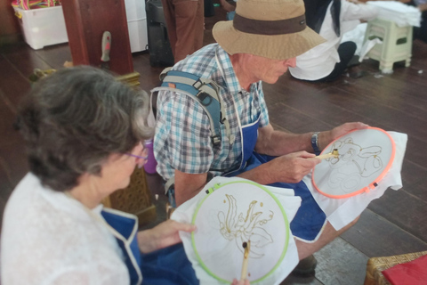 Jakarta: Guided City Tour with Batik Workshop & Entry Ticket