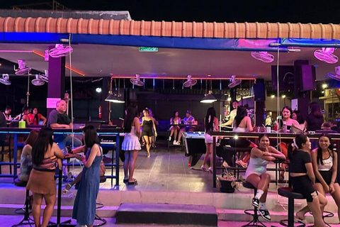 Pattaya: Rooftops & Clubs Nightlife Tour with New Friends