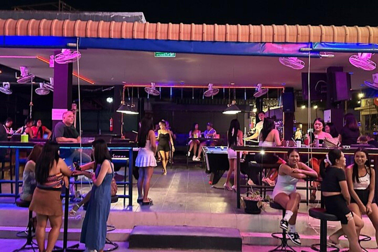 Pattaya: Rooftops & Clubs Nightlife Tour with New Friends